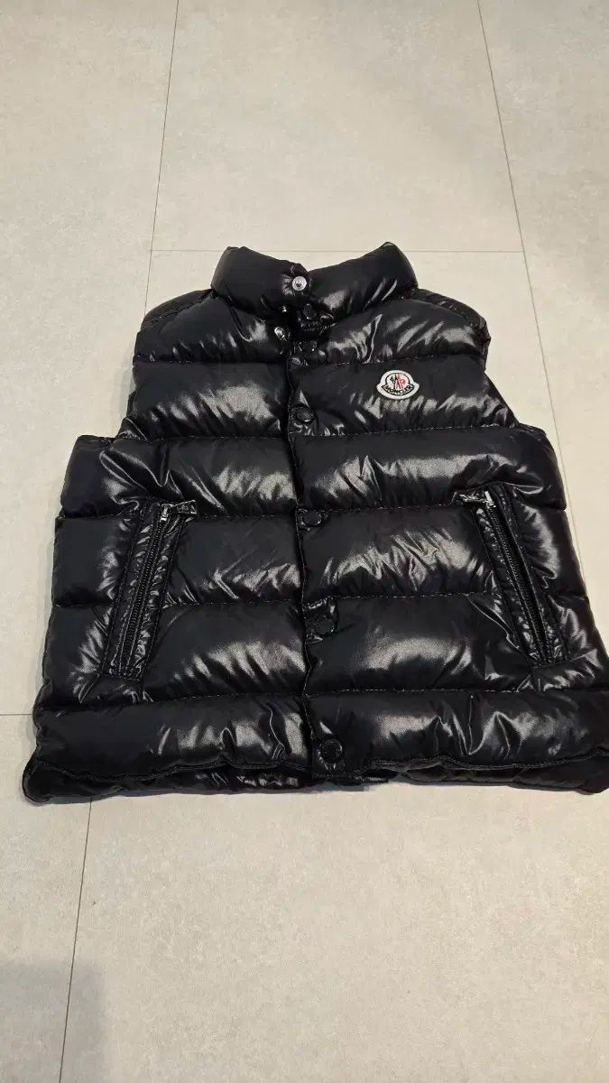 MONCLER モンクレール 黒 ダウン ベスト 104cm 状態 かなり 良好