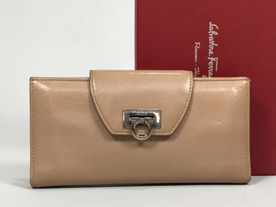美品✨SalvatoreFerragamo 長財布 ガンチーニ レザー ベージュ FERRAGAMO/SalvatoreFerragamo(サルバトーレフェラガモ) 長財布