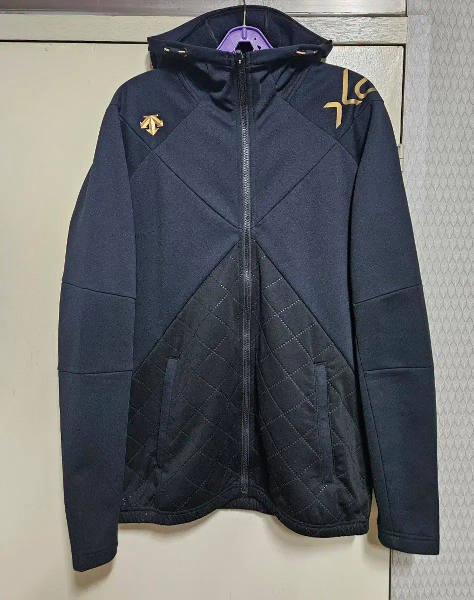 DESCENTE(デサント) 裏起毛 フード付き ジップアップパーカー （ 95 ）