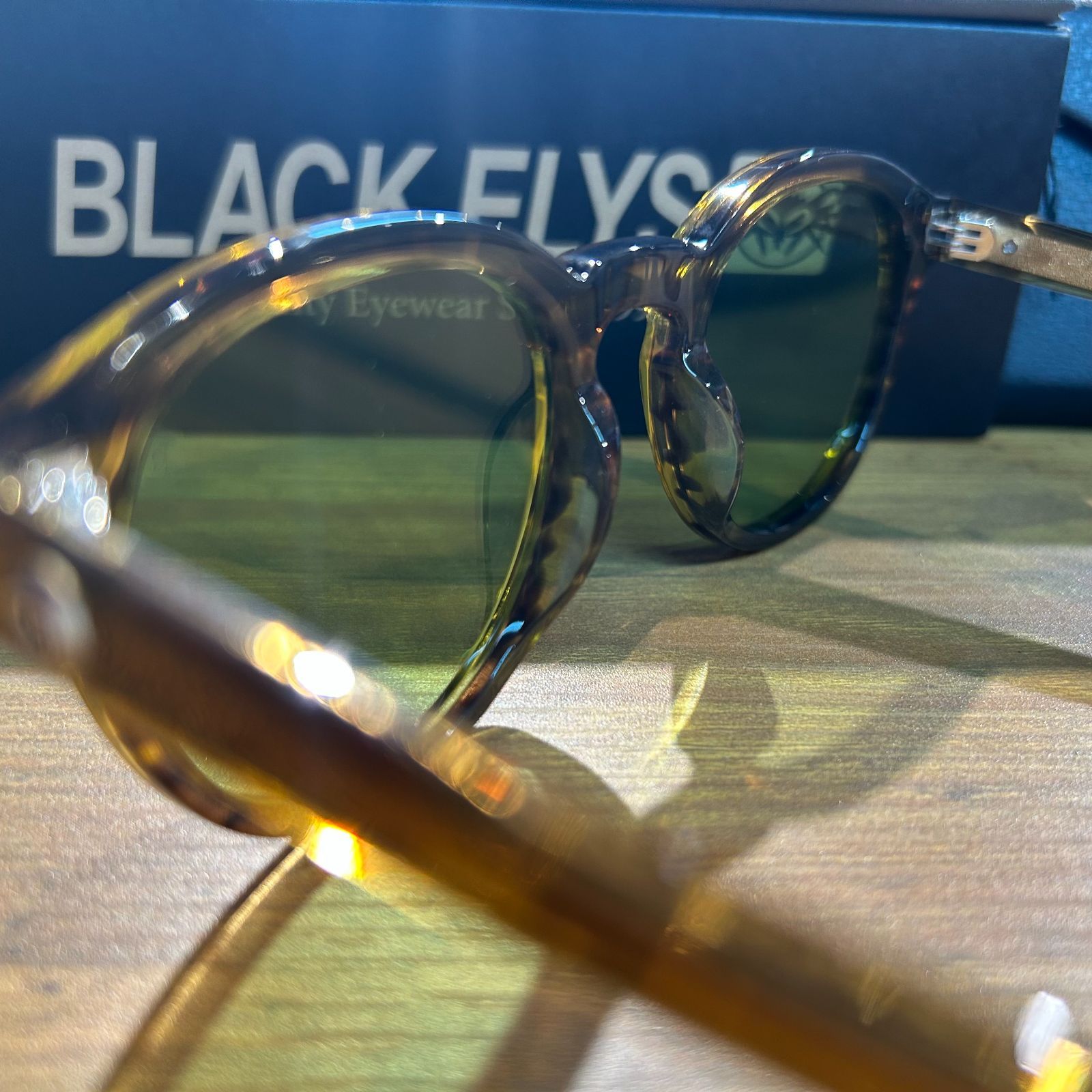 BLACK FLYS】FLY MADISON ブラウンストラップ×ライトグリーン 調光