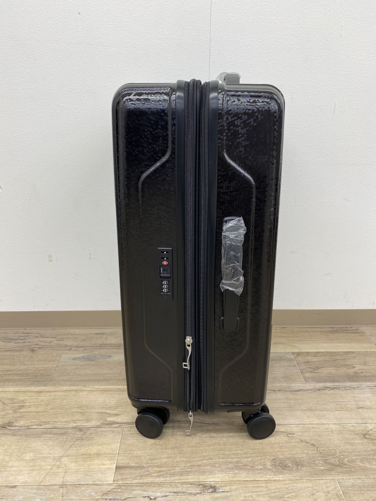 値下展示品 ACE EXACT プリズム ボディ 57-65L スーツケース 黒 値下展示品 ACE EXACT プリズム ボディ 57-65L スーツケース 黒