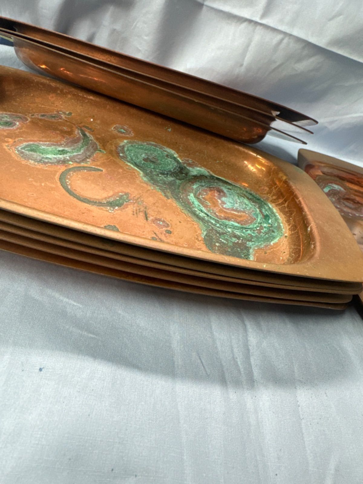 銅製 トレー 手作り銅トレー 収納トレイ 円形 銅製 コイントレー 釣り銭トレー キャッシュトレイ 銅のフルーツプレート（マルチサイズ） (35c  コイントレー 小物入れ 木製 サウォウッド製 ラウンド 丸形 径13cm 高さ4.5cm ブラウン [13991]【 コイントレイ トレイ デスク  ...