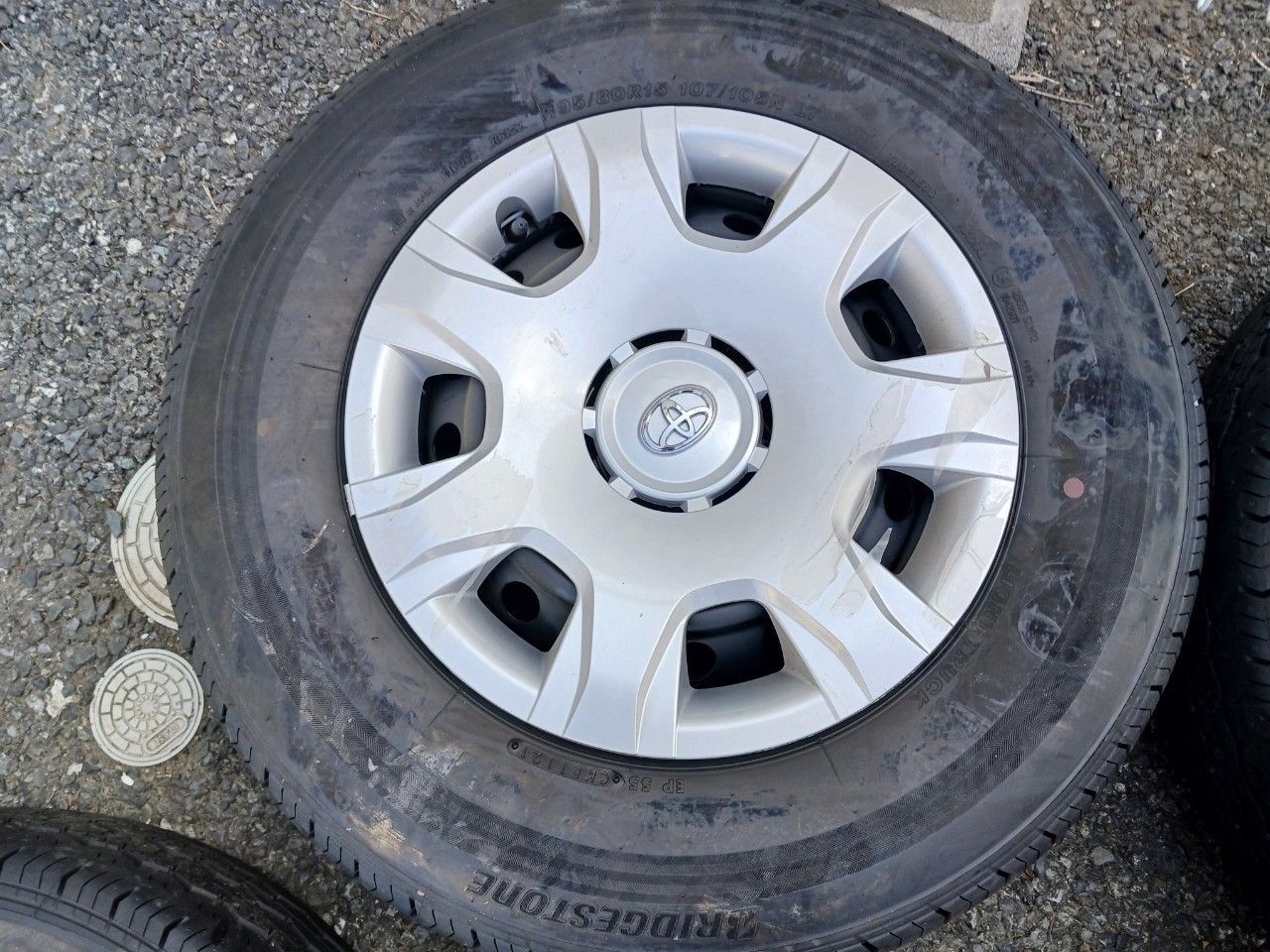 ハイエース 新車外し 純正タイヤ&ホイール4本セット 2025年 25年製