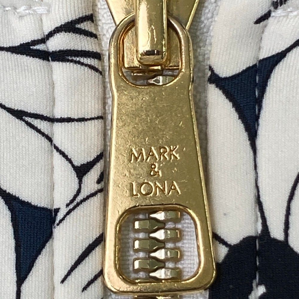 サイズ：S MARK&amp;LONA マークアンドロナ ; トラックジャケット 総柄 ホワイト系 [240101431857] ゴルフウェア レディース ストスト サイズ：S MARK&LONA マークアンドロナ ; トラックジャケット 総