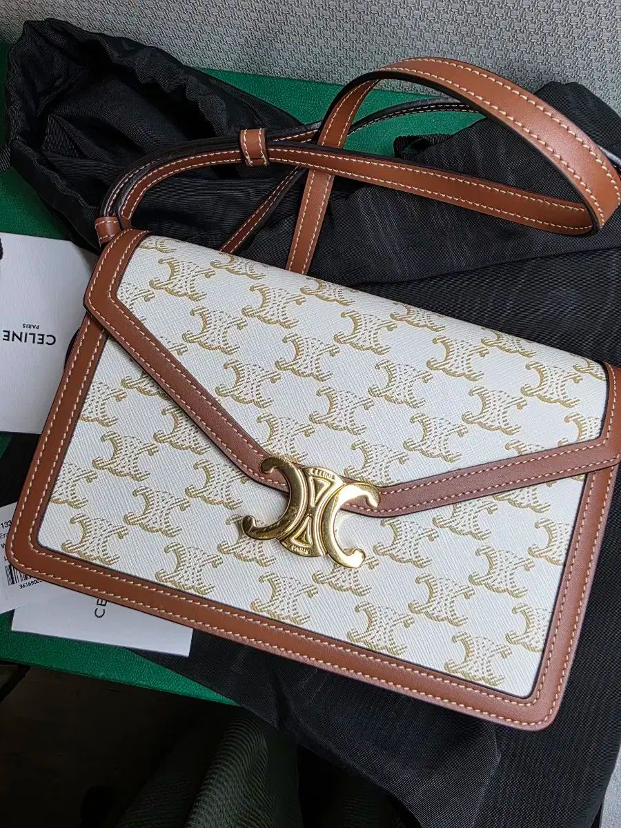 ■CELINE■トリオンフキャンバス ミディアム フォルコ バッグ ミディアム CELINE Triomphe Canvas(セリーヌ トリオンフ