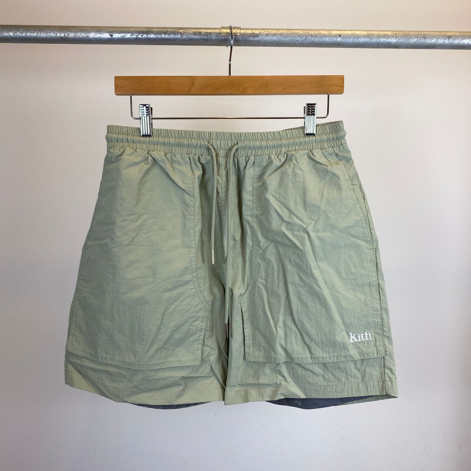 Kith ナイロンアクティブショーツ KITH ナイロンショーツ メンズ L 緑系【中古】 - メルカリ