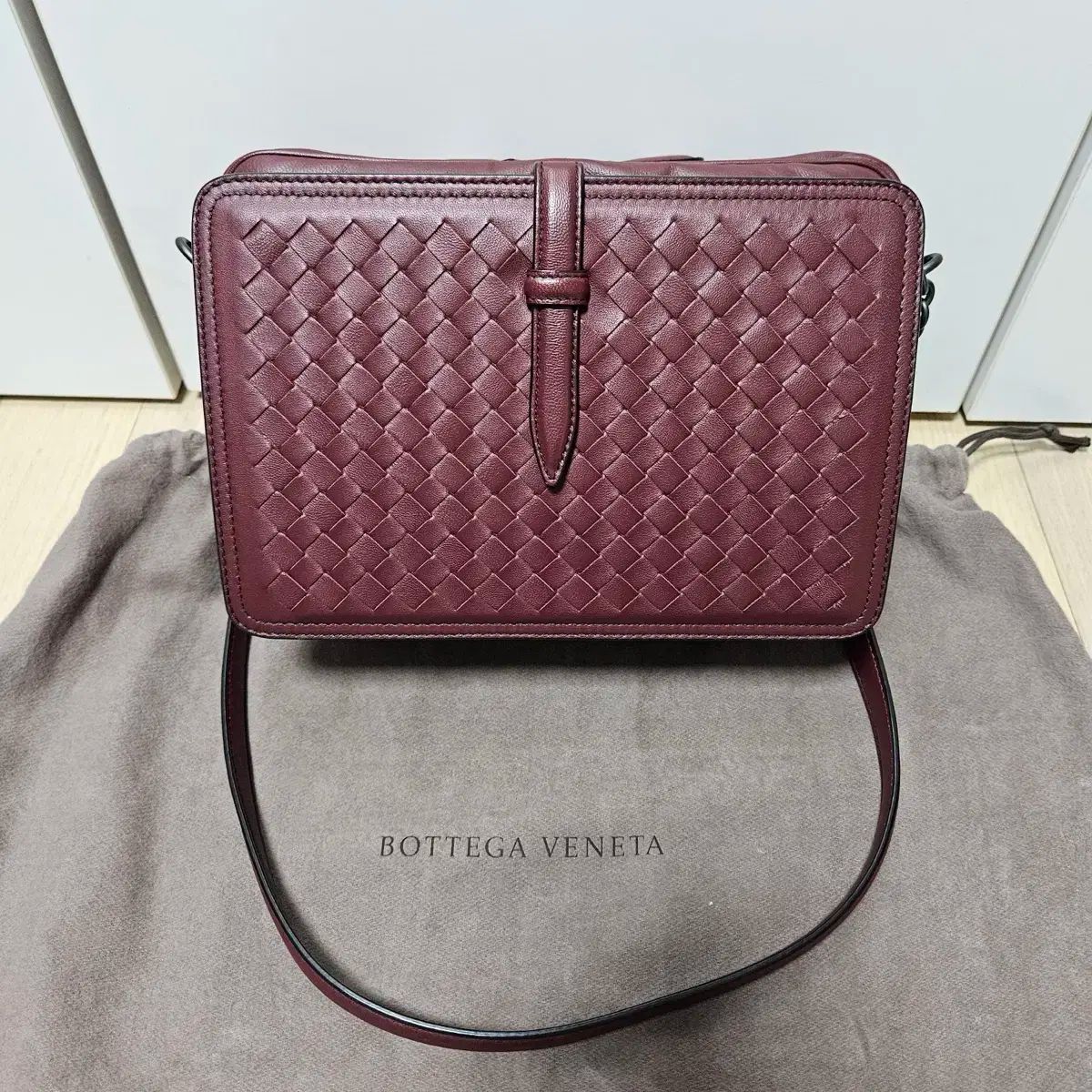 Bottega Veneta ボッテガヴェネタ イント シート ナッパ ショルダーバッグ