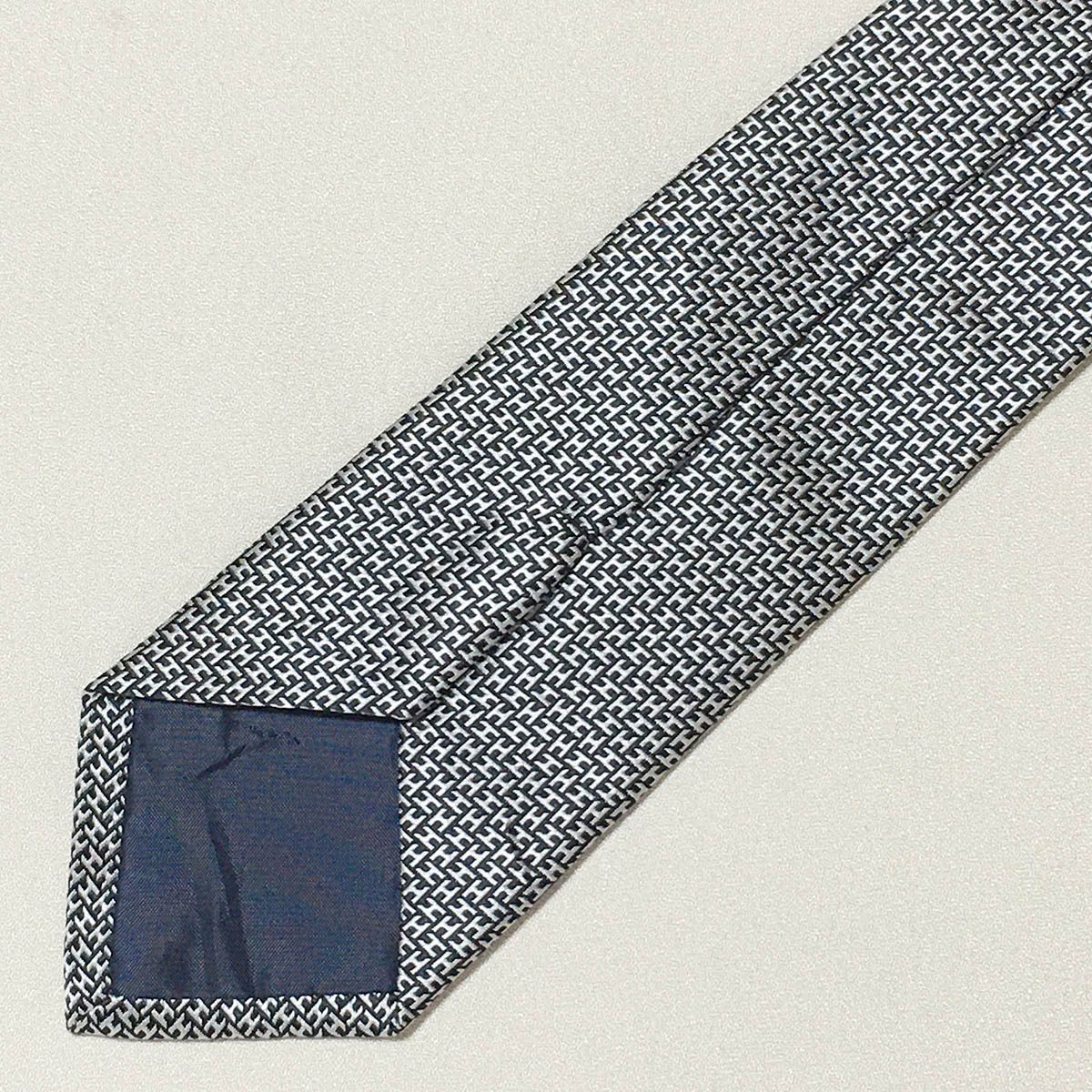 【美品】　HERMES エルメス　ネクタイブラック系　Hシルバー柄　高級ブランド 楽天市場】エルメス HERMES ネクタイ H織りタイ 7cm シルク バイ