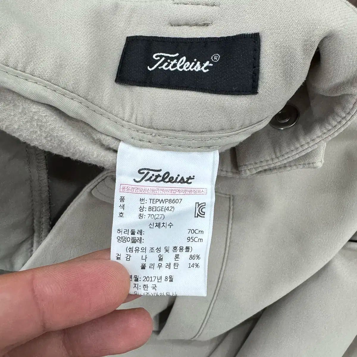 ベージュ