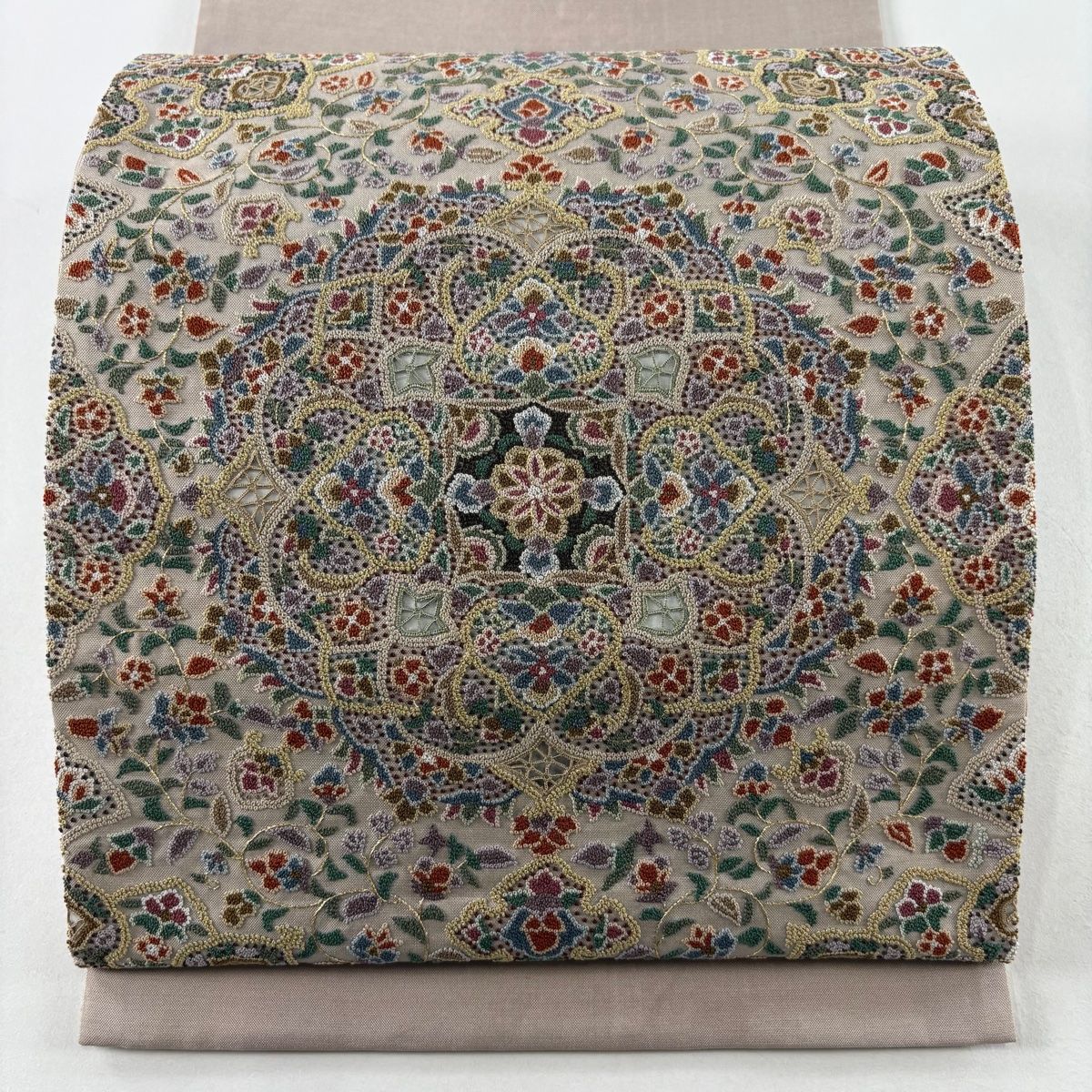 袋帯 逸品 華文 草花 相良刺繍 金糸 薄小豆 お太鼓柄 正絹
