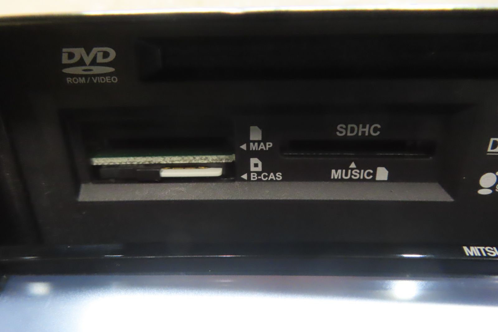 F0714/マツダ純正　三菱　C9M2　SDナビ　地デジフルセグ内蔵　Bluetooth内蔵　B-CASカード付