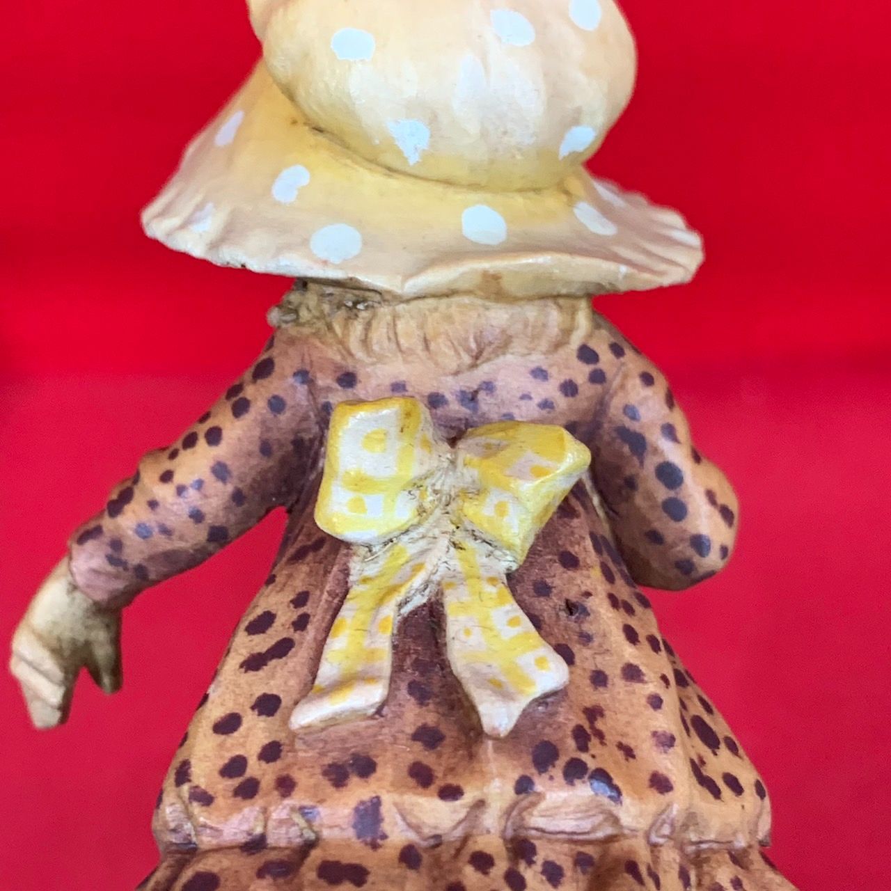 アンリ人形 木彫り サラケイ Feeding the chicken 10cm Anri イタリア