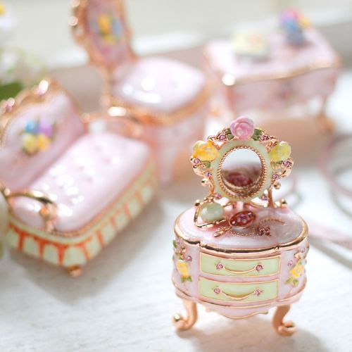 EX442【正規品】 ミニチュア家具（ホワイト、ピンク） ドール