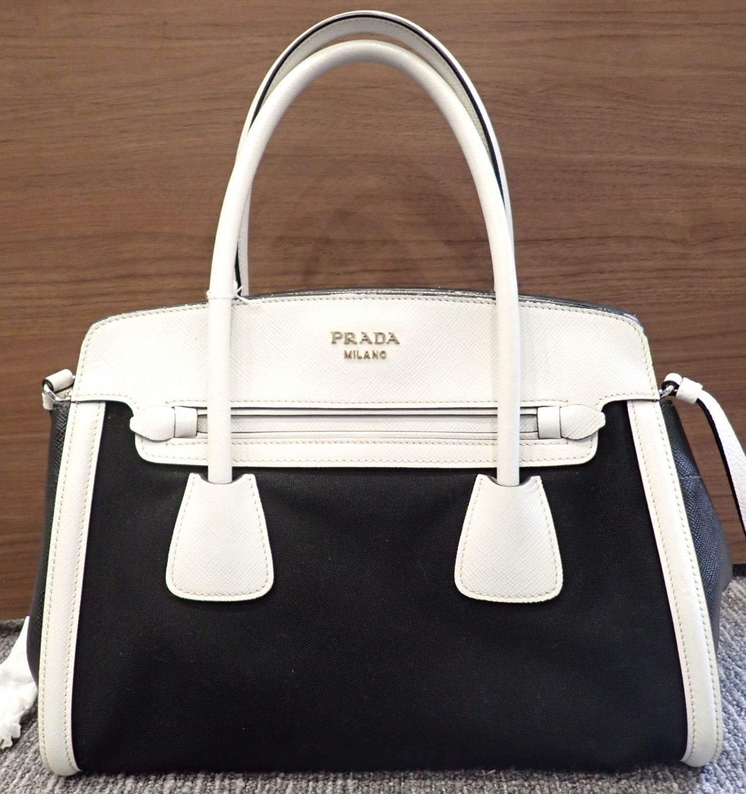 美品 PRADA(プラダ) バイカラーハンドバッグ BN2595 2WAYバッグ トートバック ショルダーバッグ ツートンカラー 白 黒 ホワイト  ブラック - メルカリ