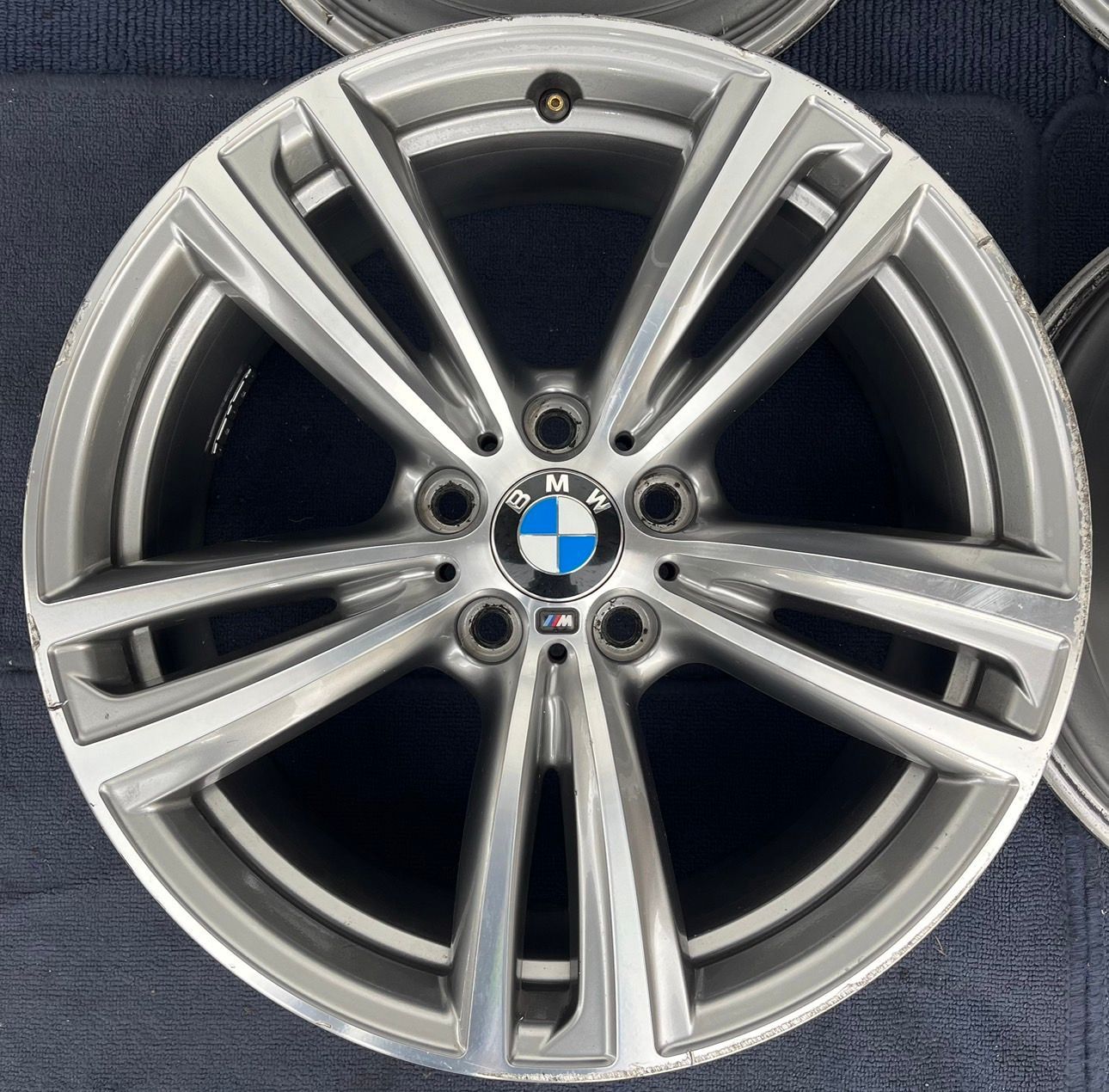 BMW 3シリーズ F30/31 4シリーズ F32/33/36 純正 19インチ ホイール4本 8J/8.5J +36/47 PCD120  ハブ径約73 No.437 - メルカリ