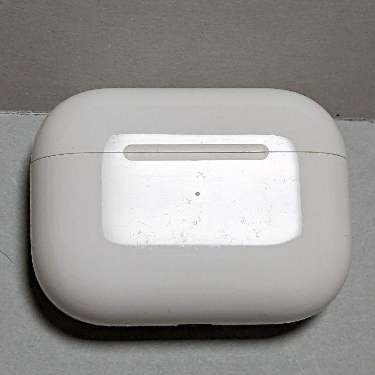 ４）美品 Apple airpods pro 第1世代 新型magsafe対応 充電ケースのみ