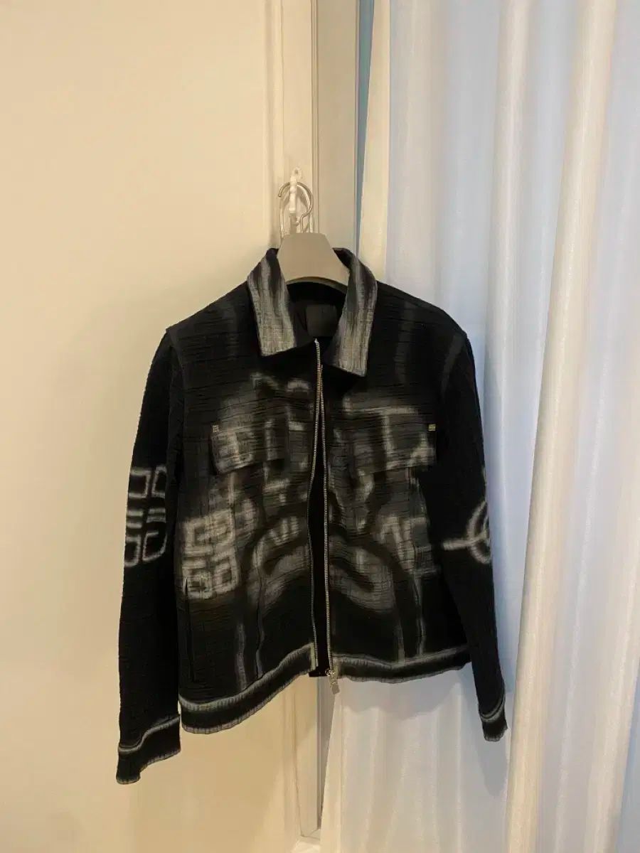 Givenchy ジバンシィ チト トラッカー