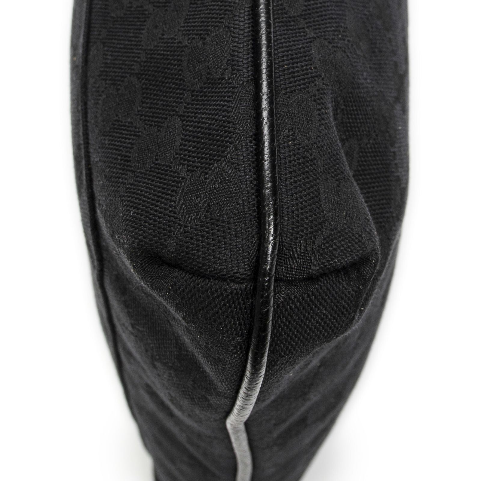 GUCCI グッチラージフラットメッセンジャー黒GGキャンバスA