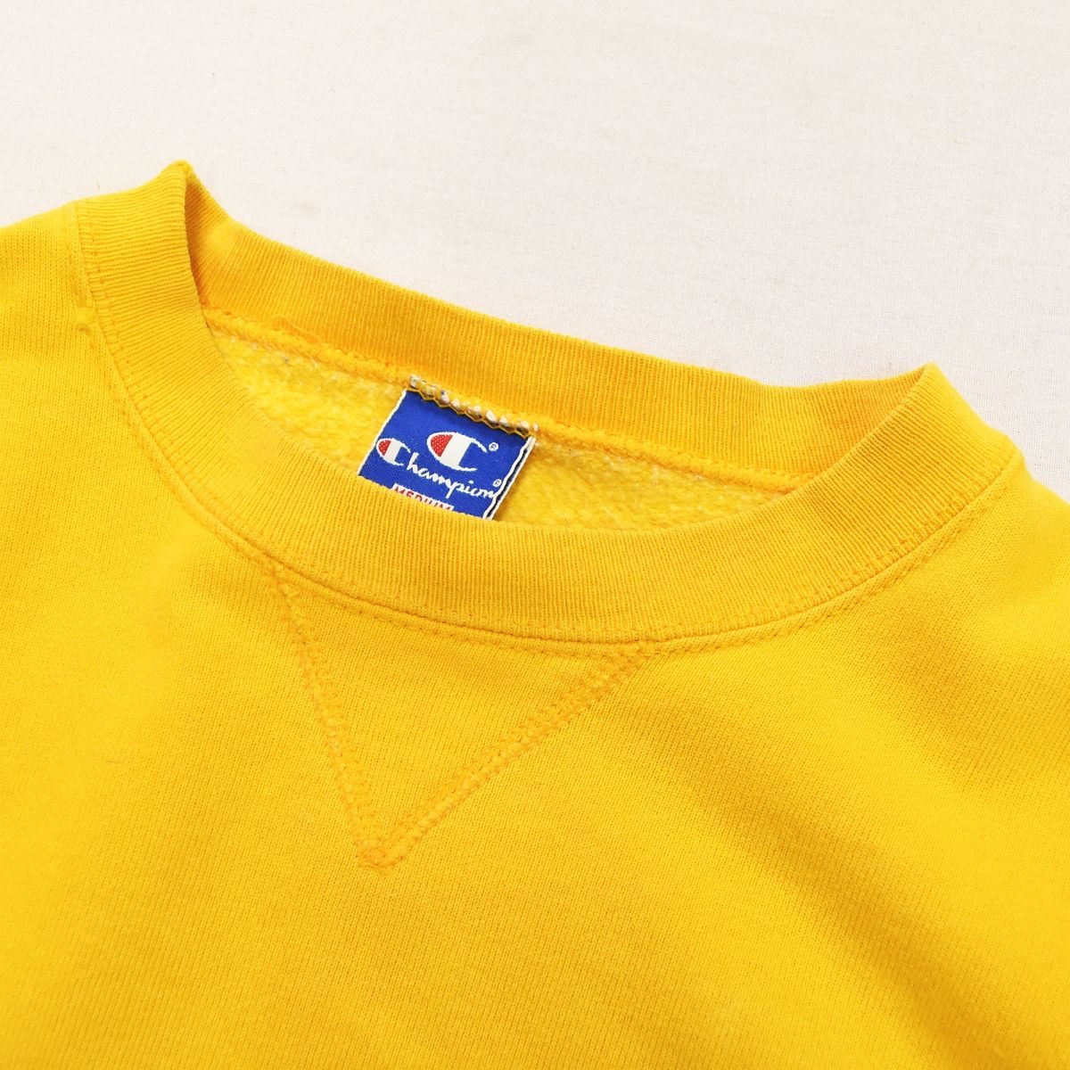 希少】 90s ヴィンテージ USA製 チャンピオン Champion 前V ガゼット クルーネック スウェット トレーナー 刺繍 ロゴ 裏起毛 M  イエロー メンズ - メルカリ