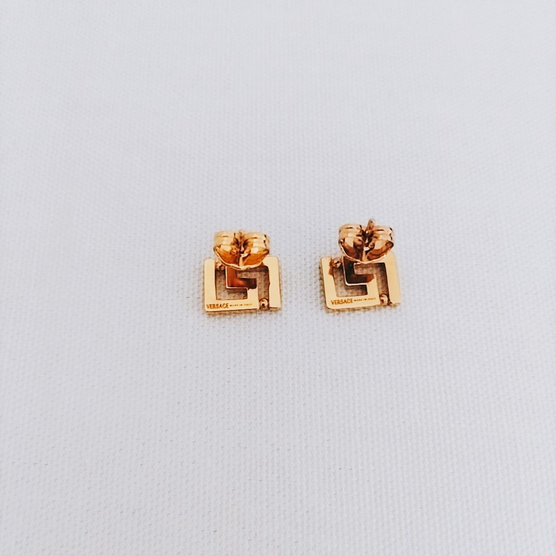 新品未使用】VERSACE スタッド グレカ ピアス ヴェルサーチェ - メルカリ 