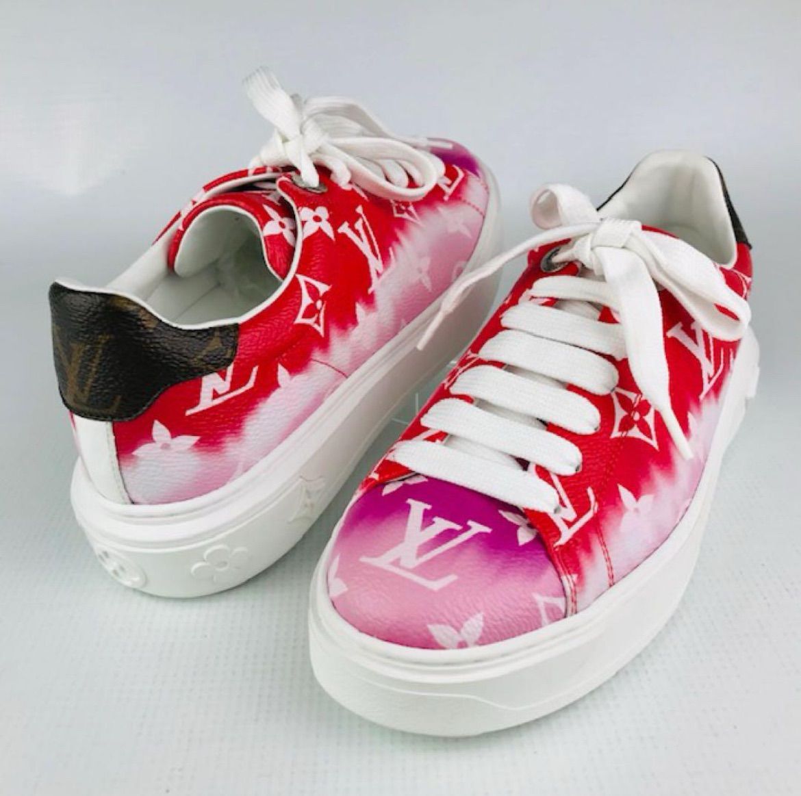 美品✨ ルイヴィトン タイムアウトライン ロゴ刺繍 スニーカー 23cm相当 楽天市場】LOUIS VUITTON ルイヴィトン タイムアウトライン 紐 ロゴ 靴