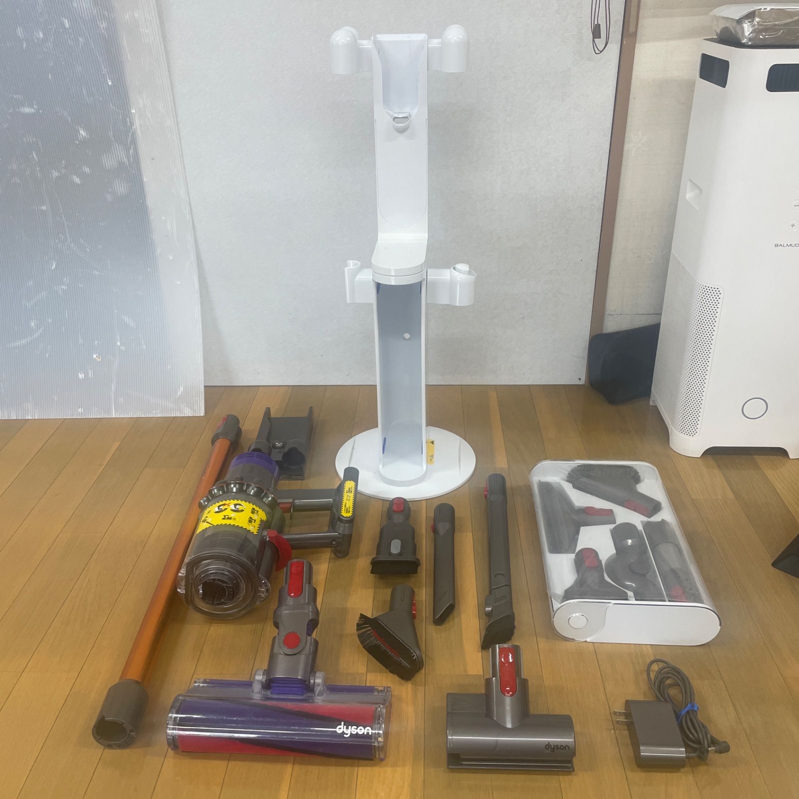 【動作OK 清掃済み】Dyson cyclone v10 fluffy SV12 ドックセット