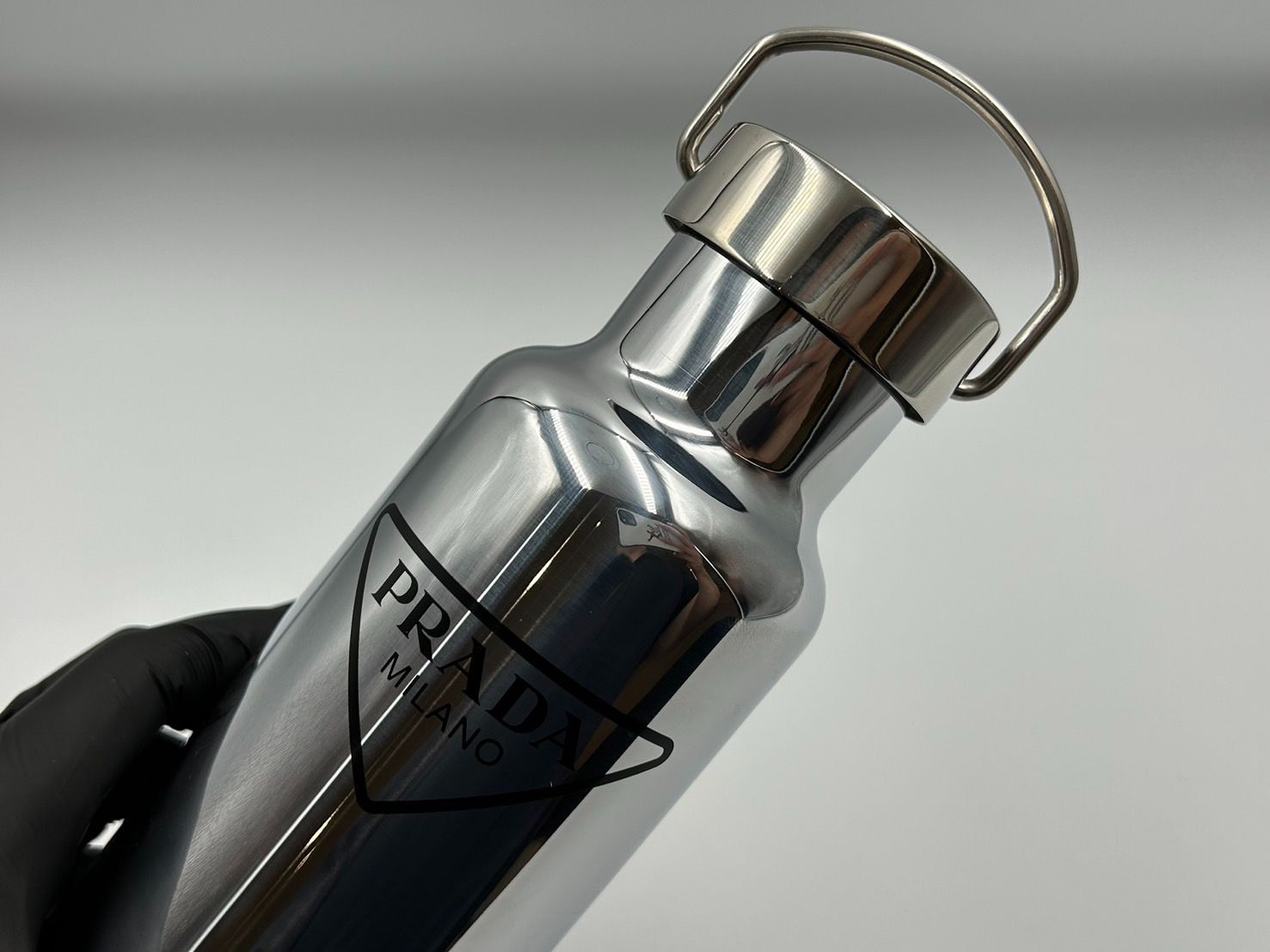 新品未使用　プラダ　タンブラー 未使用【PRADA】 プラダ タンブラー 水筒 ステンレス - メルカリ