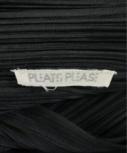 PLEATS PLEASE