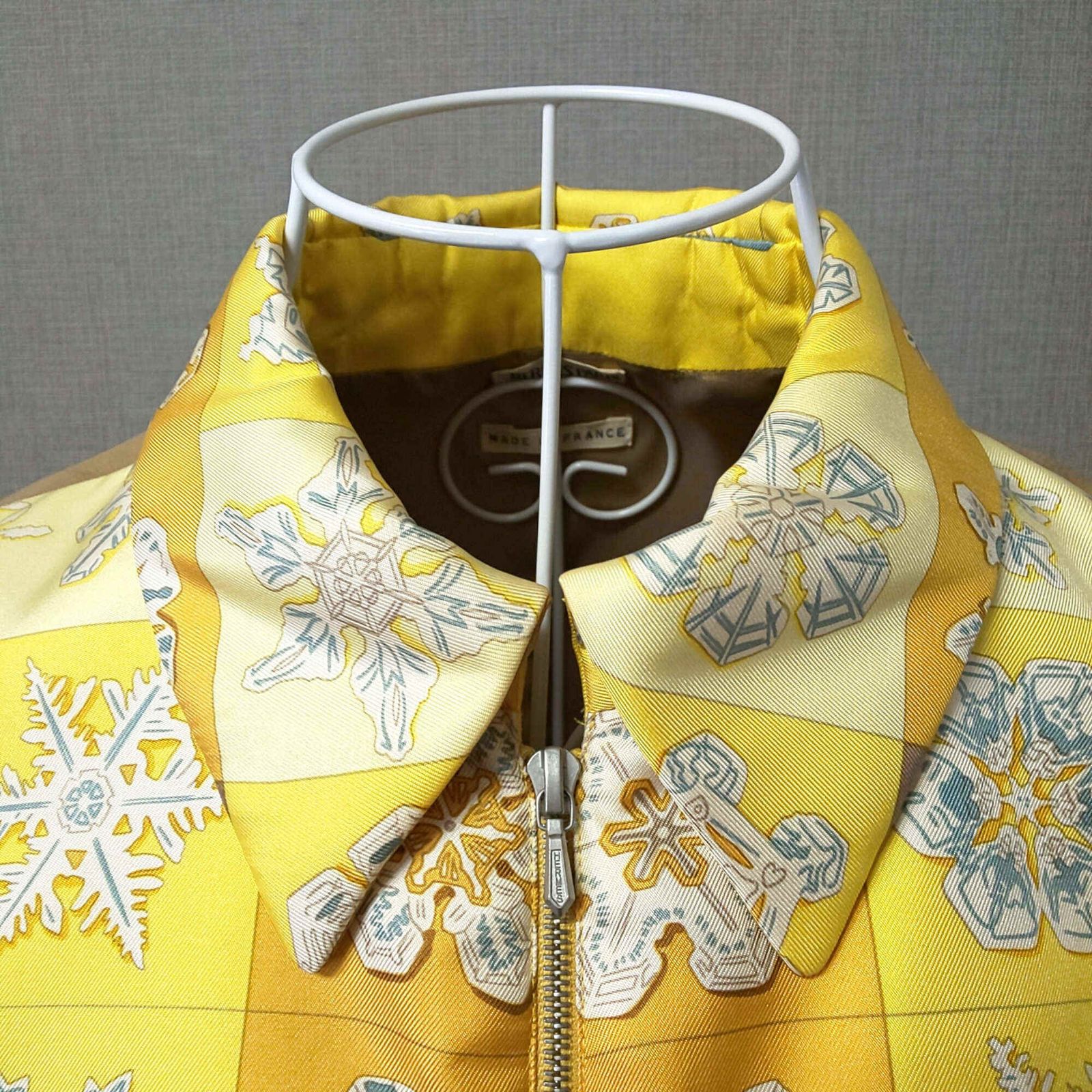 エルメス　HERMES (38) 雪の結晶　シルクベスト　ジレ　マルジェラ期 エルメス HERMES (38) 雪の結晶 シルクベスト ジレ マルジェラ期