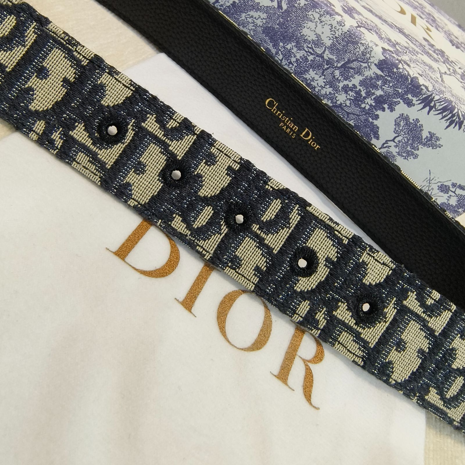 新品 ✨Dior ベルト オブリーク ロゴ バックル ゴールド - メルカリ