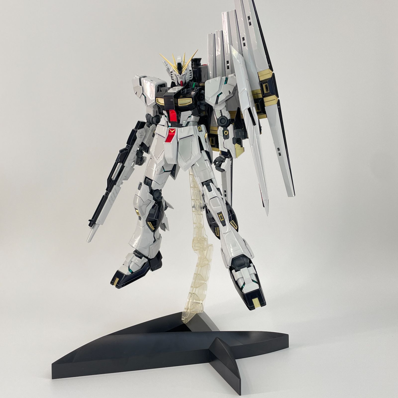 RX-93 νガンダム 1/100 MG Ver.Ka チタニウムフィニッシュ（RX