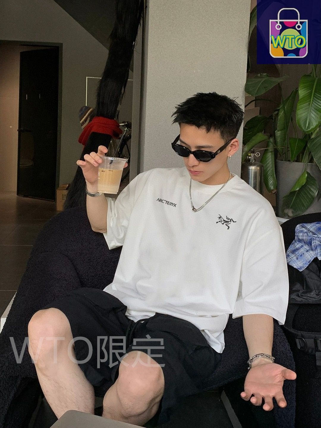 最新モデルのロゴアルファベットプリント