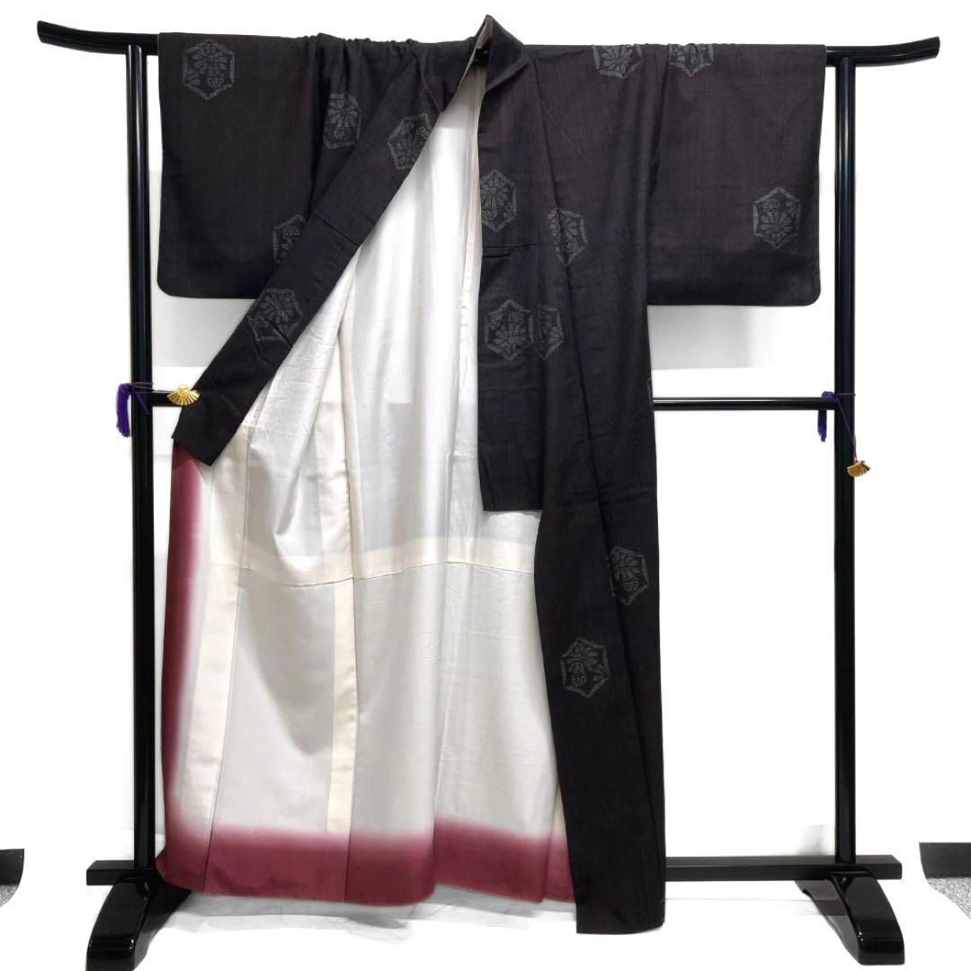 小紋　本場結城紬　亀甲　菊花　ダークトーン　100亀甲　着物　064a d 小紋 本場結城紬 亀甲 菊花 ダークトーン 100亀甲 着物 064a d