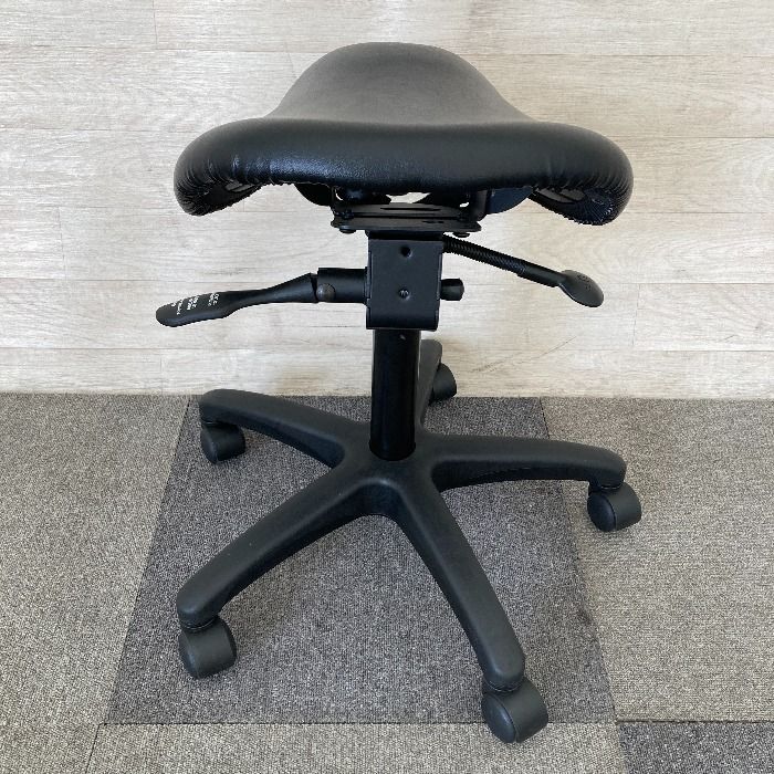 中古】 ブラック 作業用チェア サドル型 サドルスツール ネイル サロン 