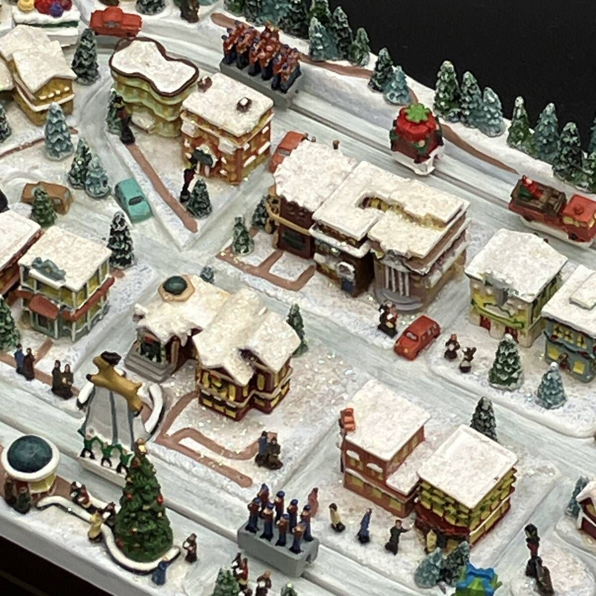 トーマスキンケード クリスマスパレード ライトアップ クリスマス