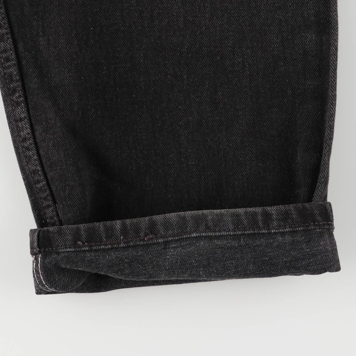 テーパードデニムパンツ