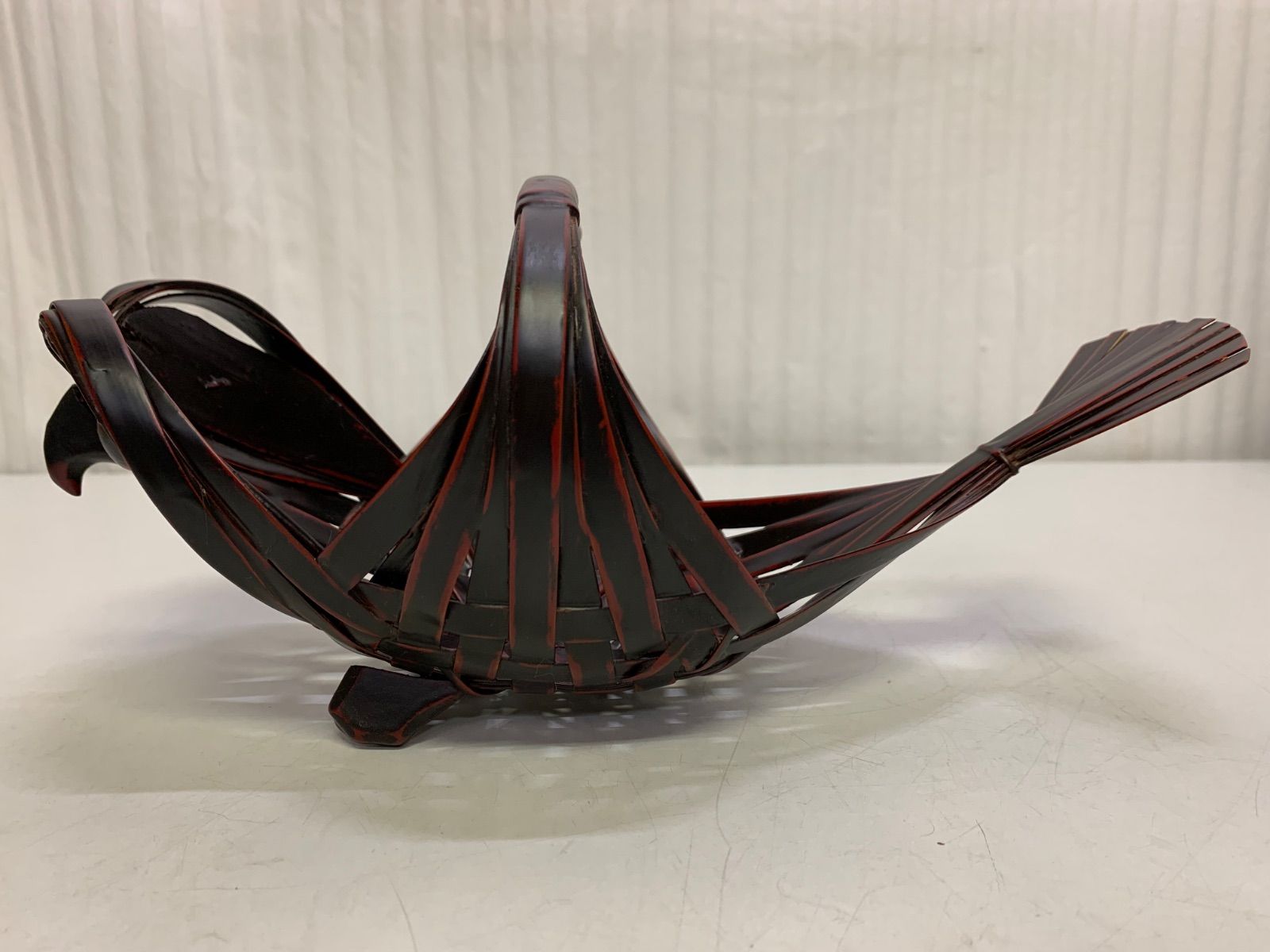 高田柳哉　葵刳形忍草文盛器　共箱　トヒニ　東さ6-0508③ 高田柳哉 葵刳形忍草文盛器 共箱 トヒニ 東さ6-0508③