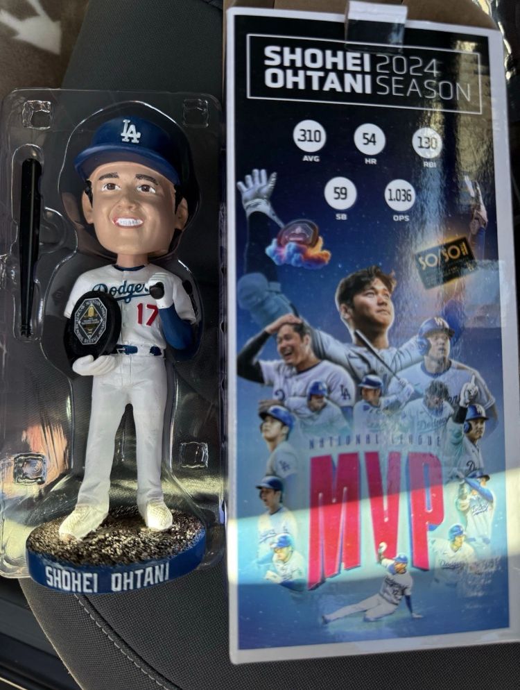 【球場限定】4/2 大谷翔平 NL MVP ボブルヘッド ドジャース 球場限定】4/2 大谷翔平 NL MVP ボブルヘッド ドジャース - メルカリ