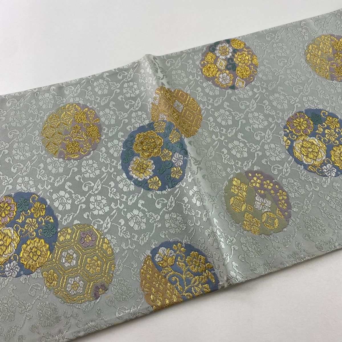 袋帯 名品 花唐草 雪輪 金銀糸 刺繍 薄緑 六通 正絹 【中古】 - メルカリ