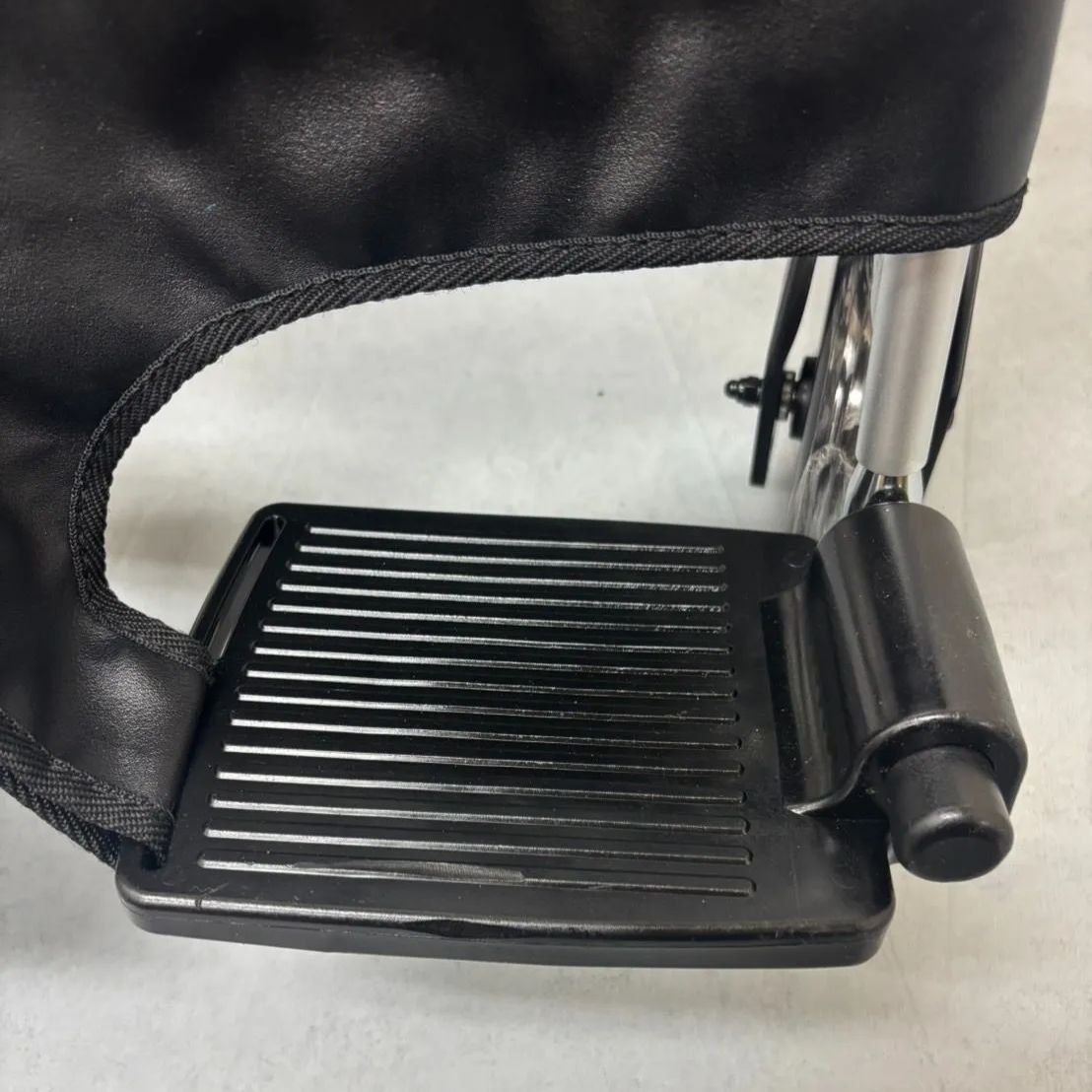 KADOKURA 自走用車椅子 緑色 メッシュ素材 KADOKURA 自走用車椅子 緑色