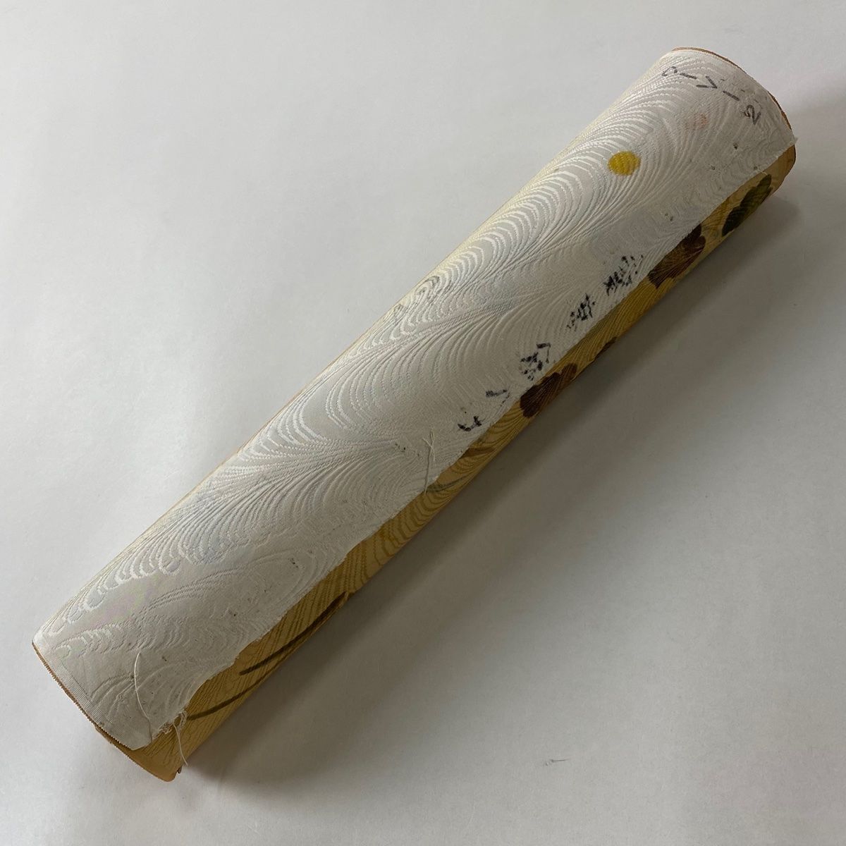 小紋 金彩 全体柄 正絹 反物 反物 秀品 小紋 菊 鳥 金彩 薄茶色 正絹 【中古】 - メルカリ