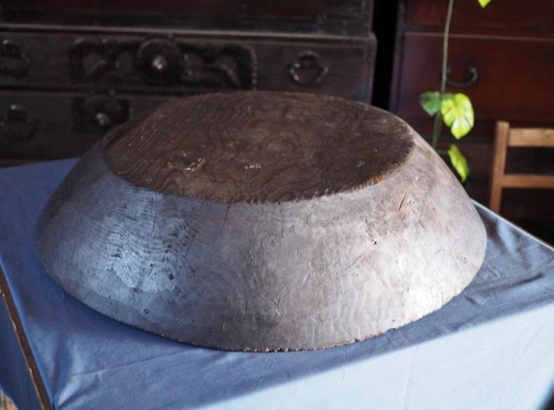 古くて渋い こね鉢