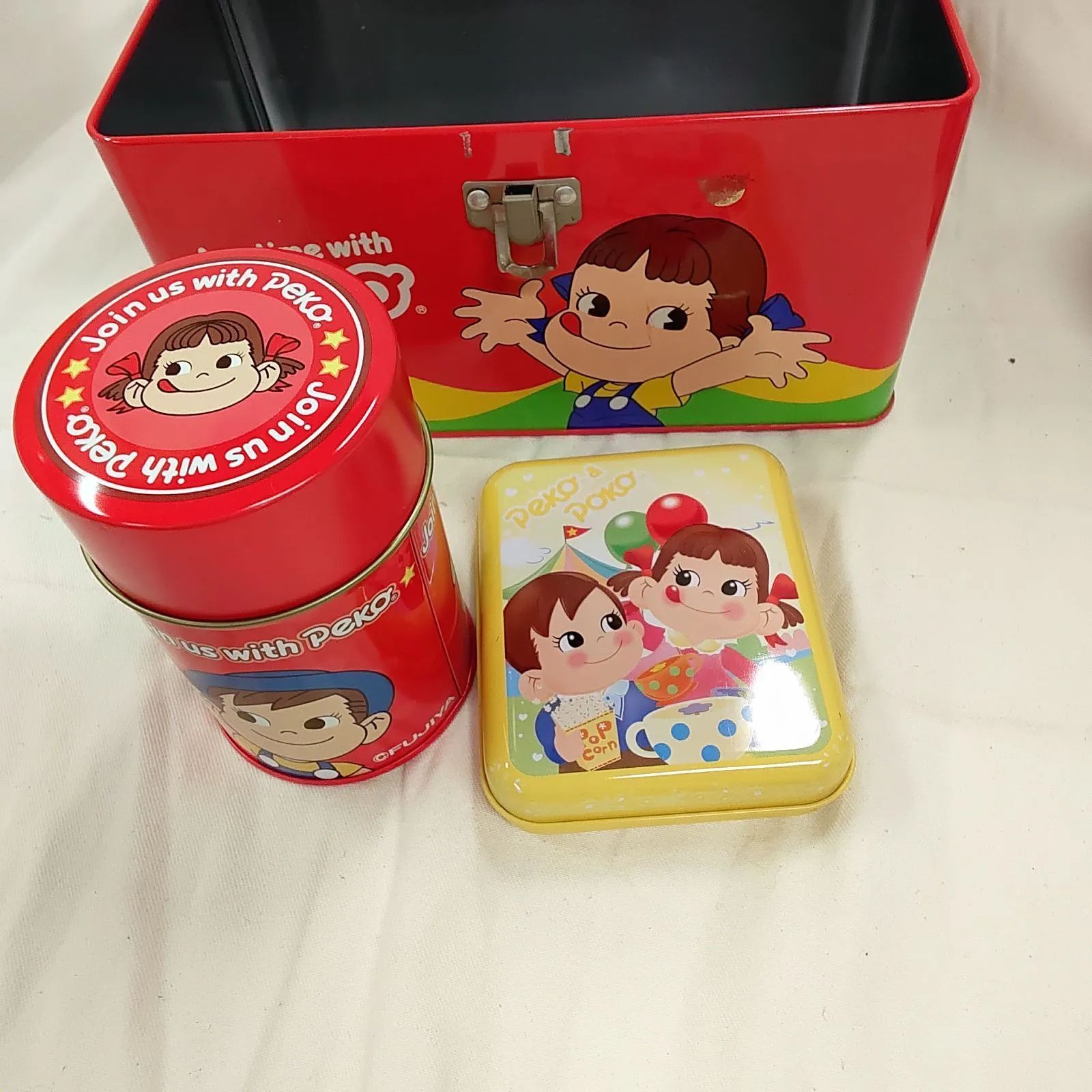Amazon.co.jp: 不二家 ペコちゃん 60周年 ピンズセット シリアル