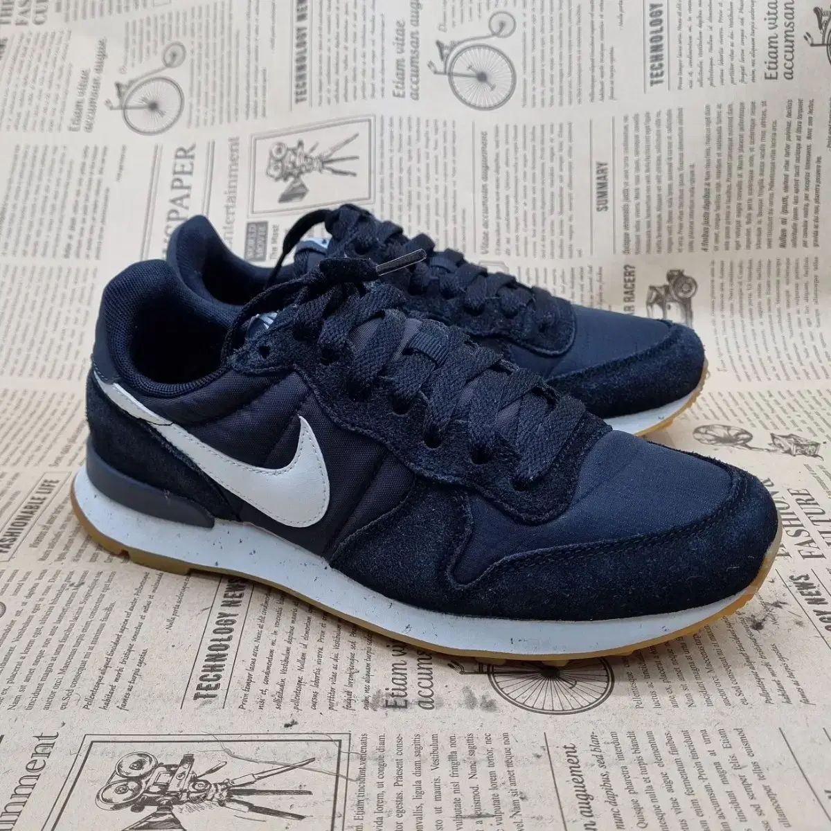 NIKE(ナイキ) インターナショナリスト レディーススニーカー 225