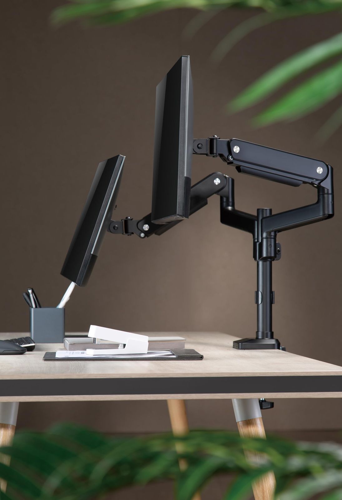 グリーンハウス モニターアーム 17-32インチ対応 耐荷重2-10㎏ 2画面 メカニカル GH-AMDV2H-BK