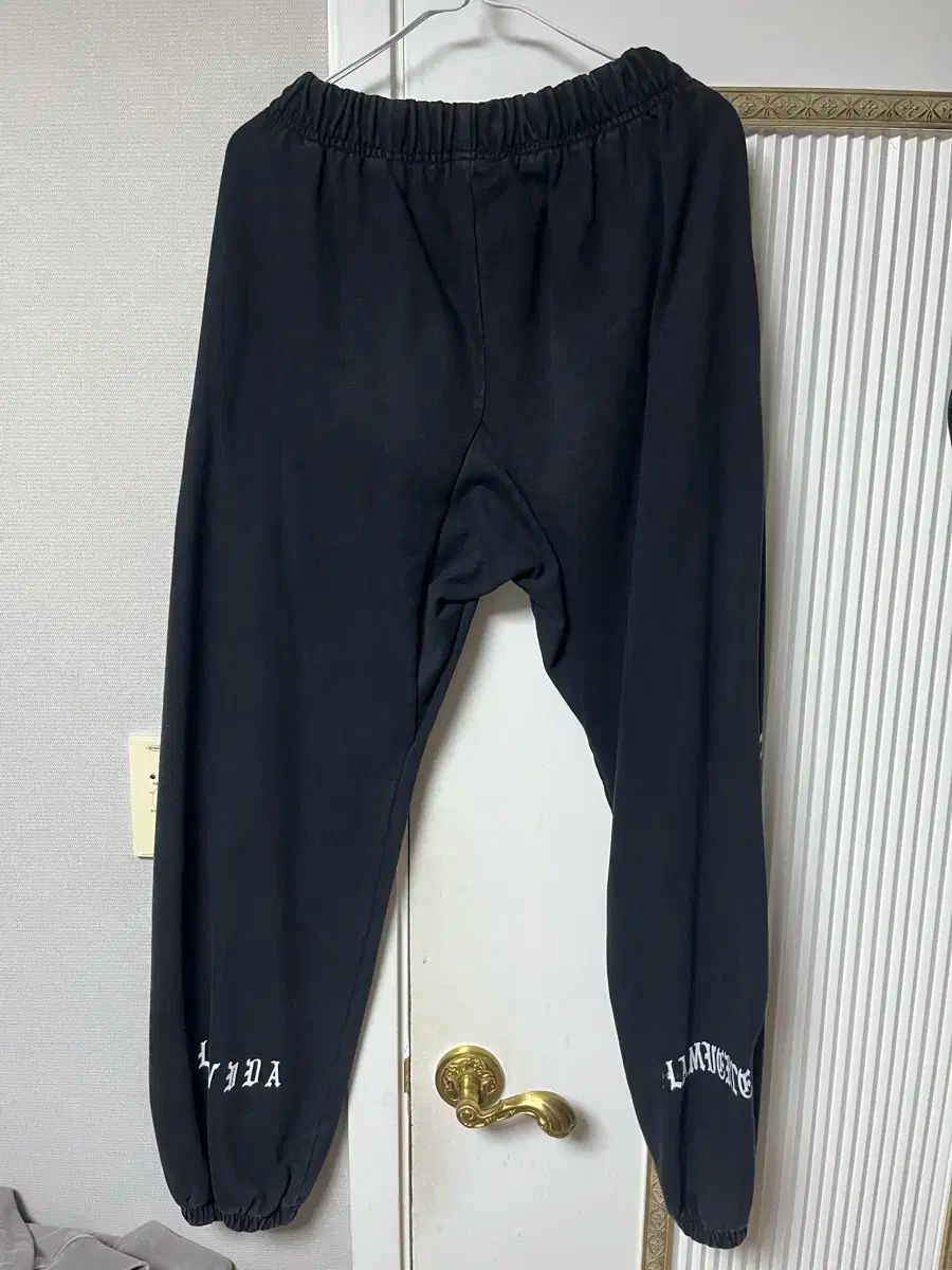 CREEF 炎デザイン フレアパンツ CREEF フレアパンツ 炎刺繍 黒/グレー