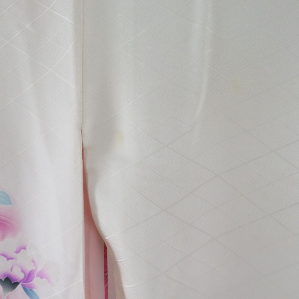振袖 白色ｘピンク色ｘ紫色 刺繍入り 牡丹に孔雀の羽根文様 ぼかし染め 正絹 袷 広衿 成人式 仕立て上がり 身丈161cm 【キモノオフ野々市若松店】 振袖 白色xピンク色x紫色 刺繍入り 牡丹に孔雀の羽根文様 ぼかし染め