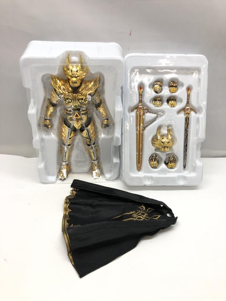 S.H.Figuarts 真骨彫製法黄金騎士 ガロ(冴島鋼牙)&キバ
