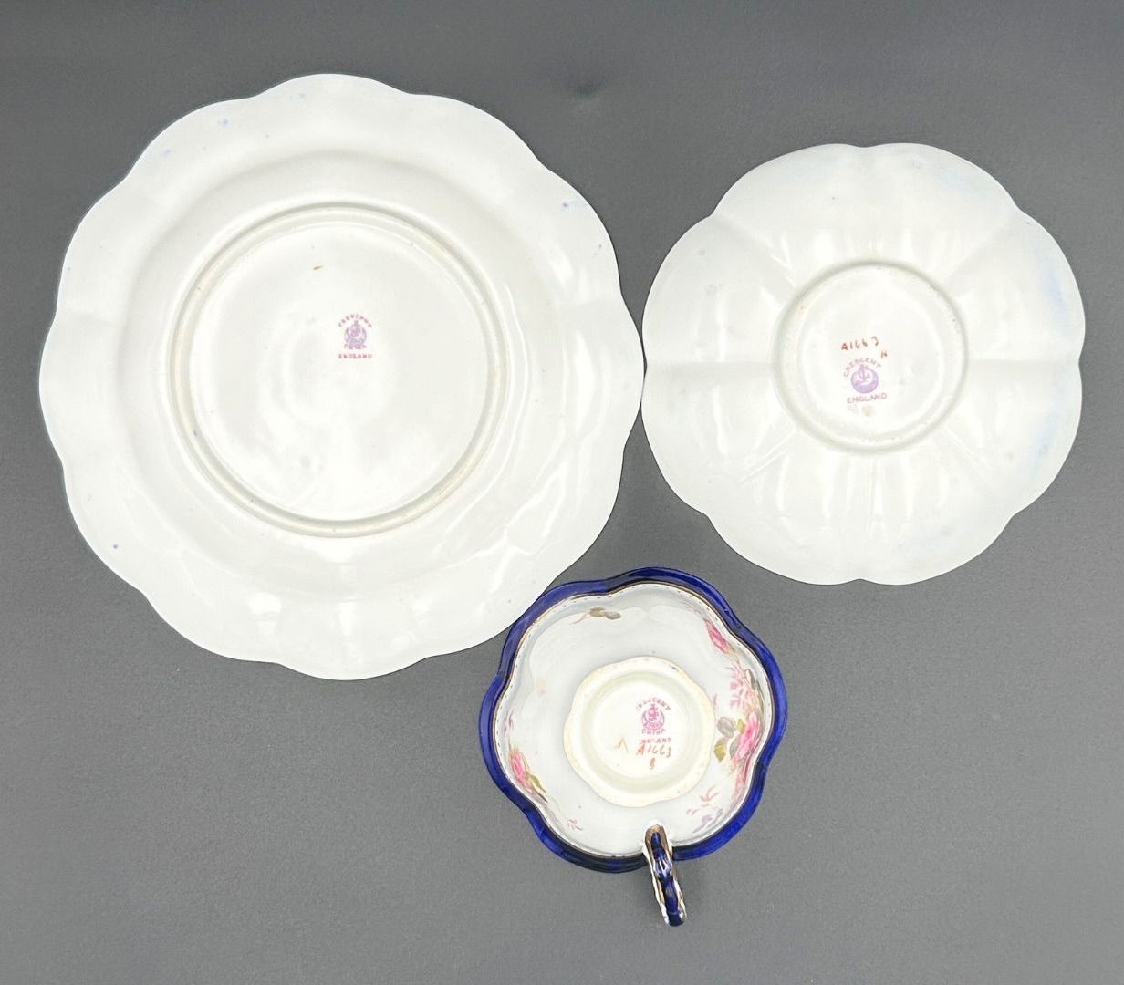 波打つ縁 優美なデザイン