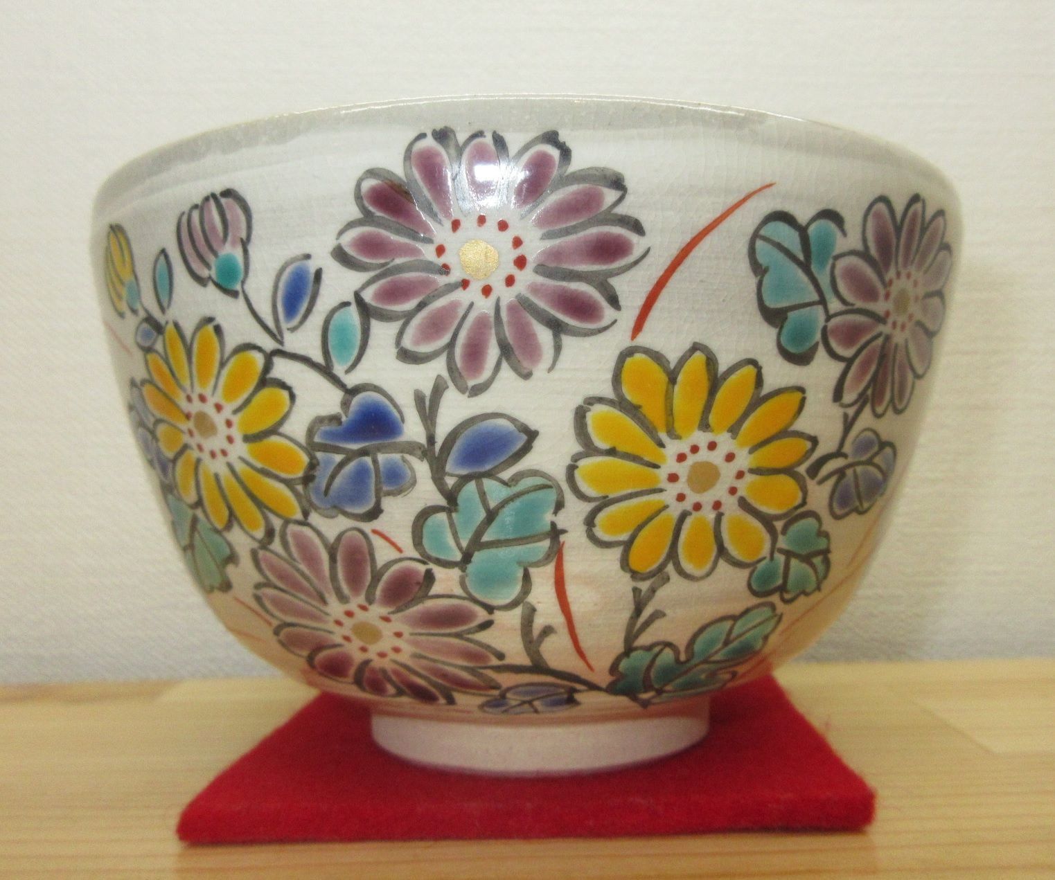 送料込【逢絢亭・新品】茶道具 茶碗 京焼 刷毛目 菊の図 中山喜白 紙箱入り 逢絢亭・新品】茶道具 茶碗 京焼 刷毛目 菊の図 中山喜白 紙箱